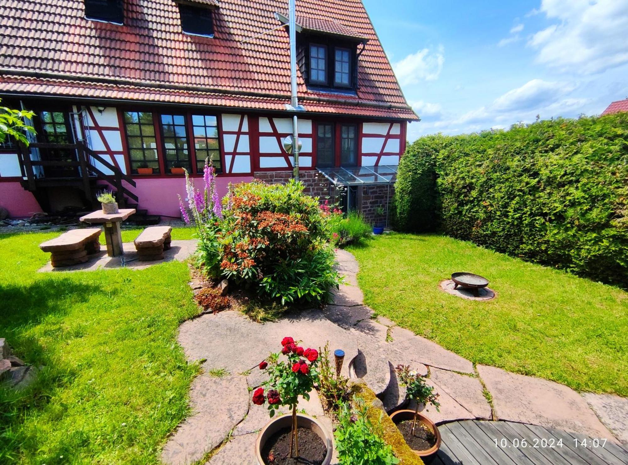 Ferienhaus Marre - Mit Grill, Feuerstelle Und Gartensauna Waldbrunn  Luaran gambar